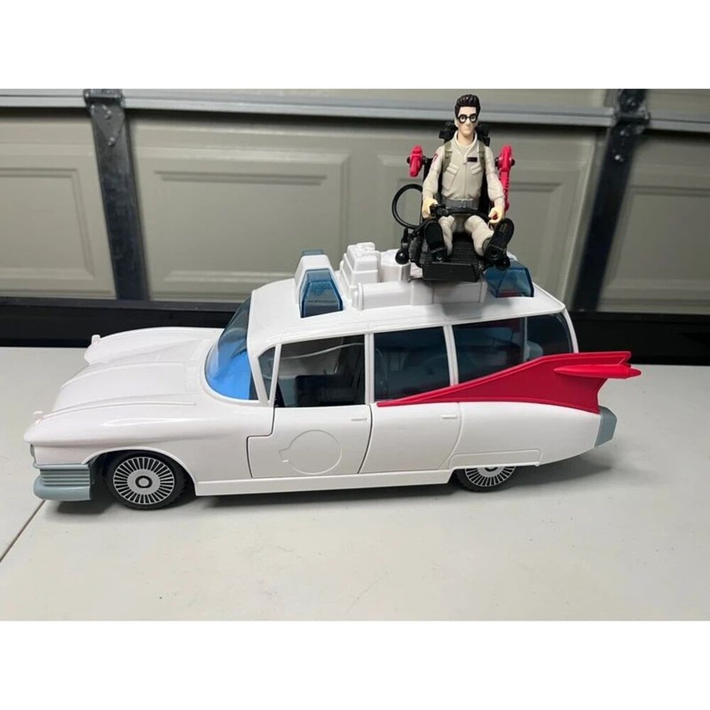 2021 Ghostbusters Afterlife Ecto-1 Vehicle Egon Figure Hasbro